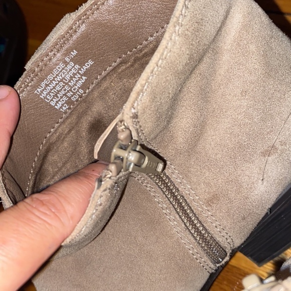 Womens suede taupe western booties signs of use see pics 8.5. - Picture 5 of 7